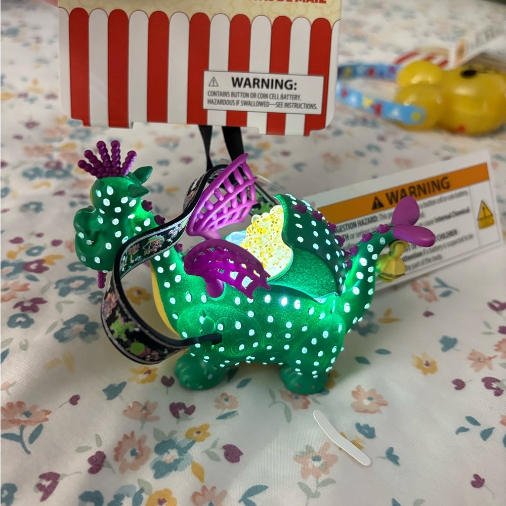 electrical parade, Disneyland, popcorn bucket for Christmas or labubu lights up - Picture 1 of 3